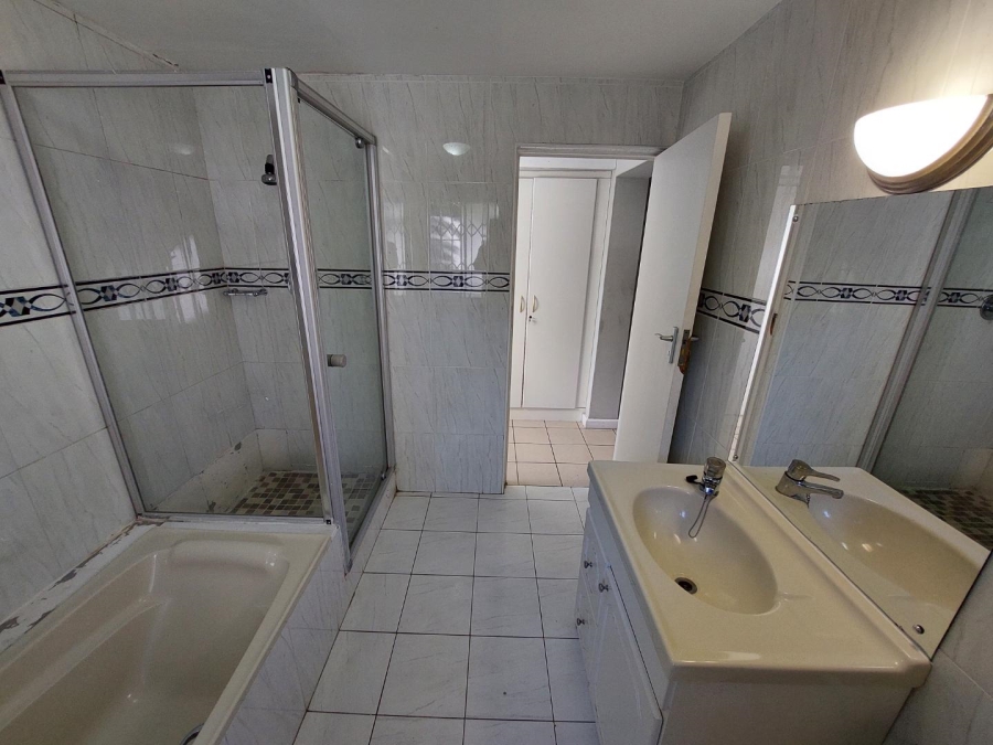 To Let 4 Bedroom Property for Rent in Claremont Western Cape